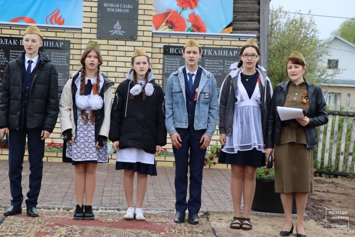 К 80-летию Победы в Иске-Юрте открыли памятник 106 фронтовикам