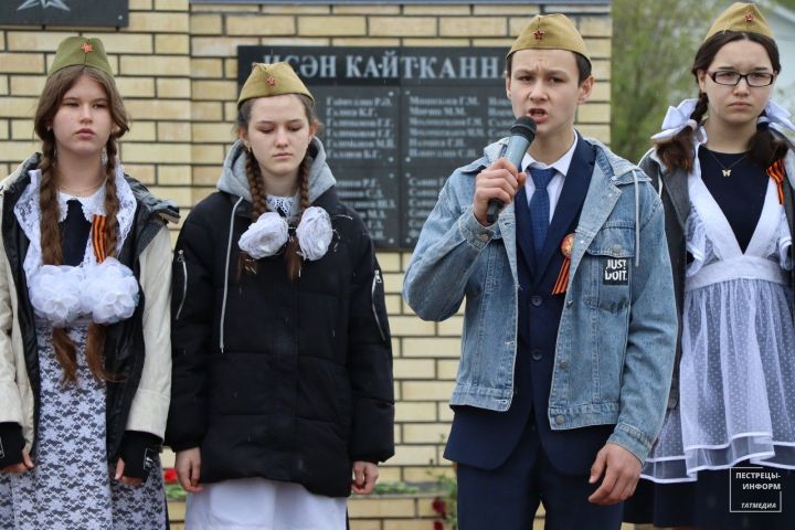 К 80-летию Победы в Иске-Юрте открыли памятник 106 фронтовикам