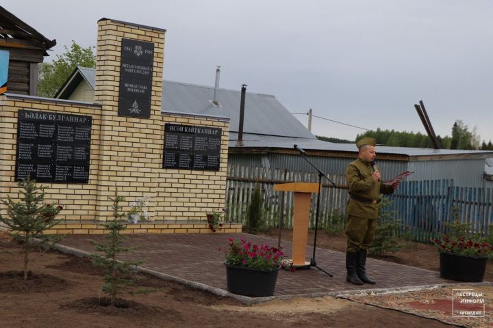 К 80-летию Победы в Иске-Юрте открыли памятник 106 фронтовикам