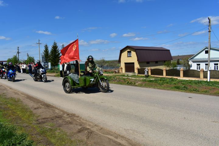 В Пестречинском районе прошел патриотический автопробег