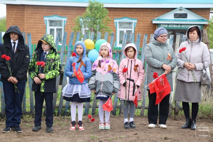 К 80-летию Победы в Иске-Юрте открыли памятник 106 фронтовикам