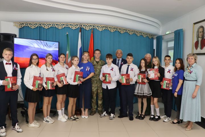 В Пестрецах школьникам вручили паспорта
