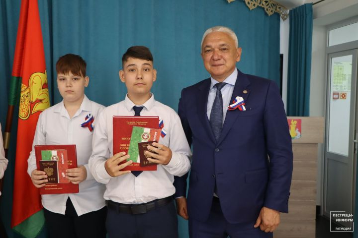 В Пестрецах школьникам вручили паспорта