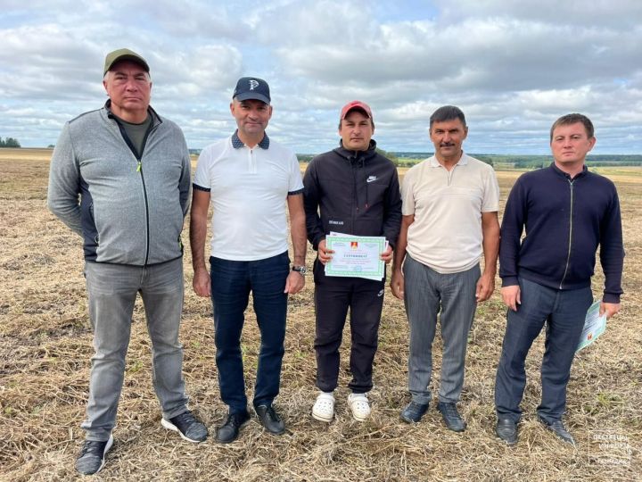 На пестречинском поле наградили лучших комбайнеров недели