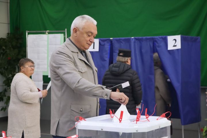 Глава Пестречинского района Раис Сулейманов принял участие в выборах