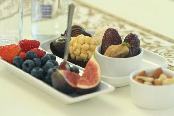 Названы продукты, которые помогут восстановиться после праздников