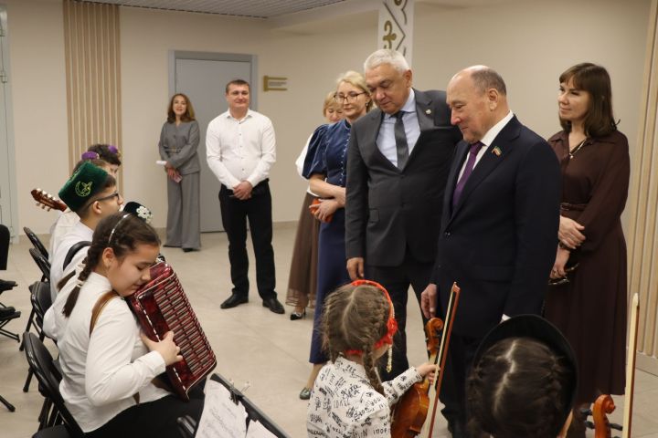 Пестречинский район посетил Марат Ахметов