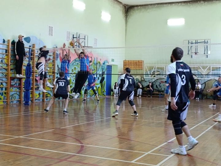 Стали известны финалисты чемпионата района по волейболу