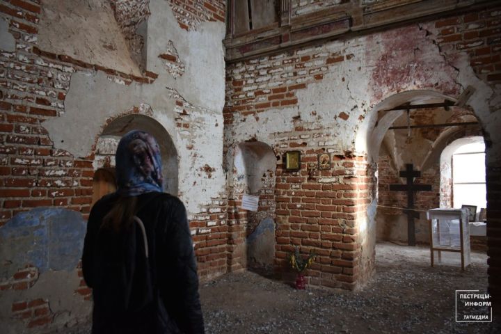 Добровольцев приглашают спасти старинные росписи храма в Люткино