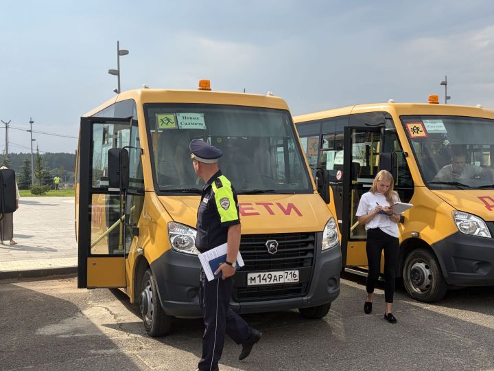 В Пестрецах проверили служебные машины и школьные автобусы
