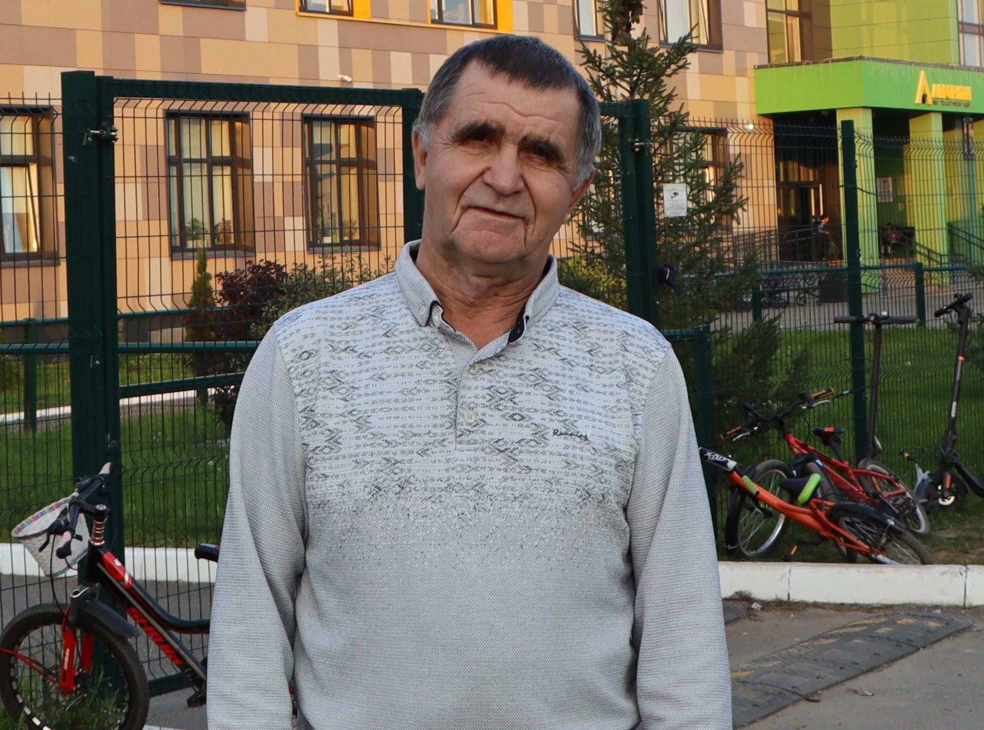 Наиль Галямов у технологического лицея «Алгоритм».