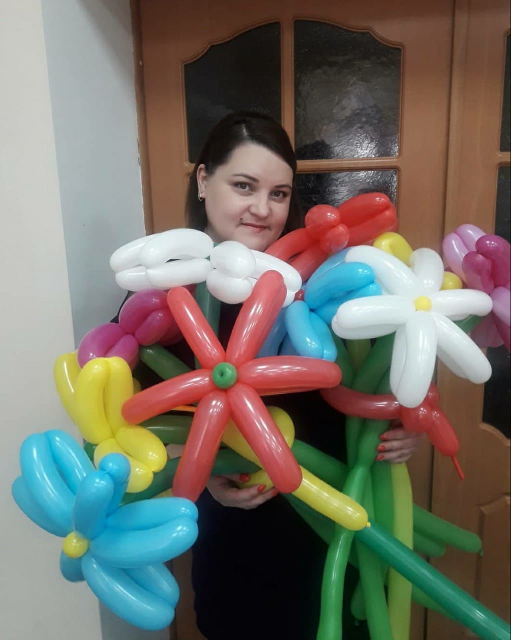 Уважаемую нашу учительницу Равилю Равильевну Якупову поздравляем с профессиональным праздником – с Днем учителя!