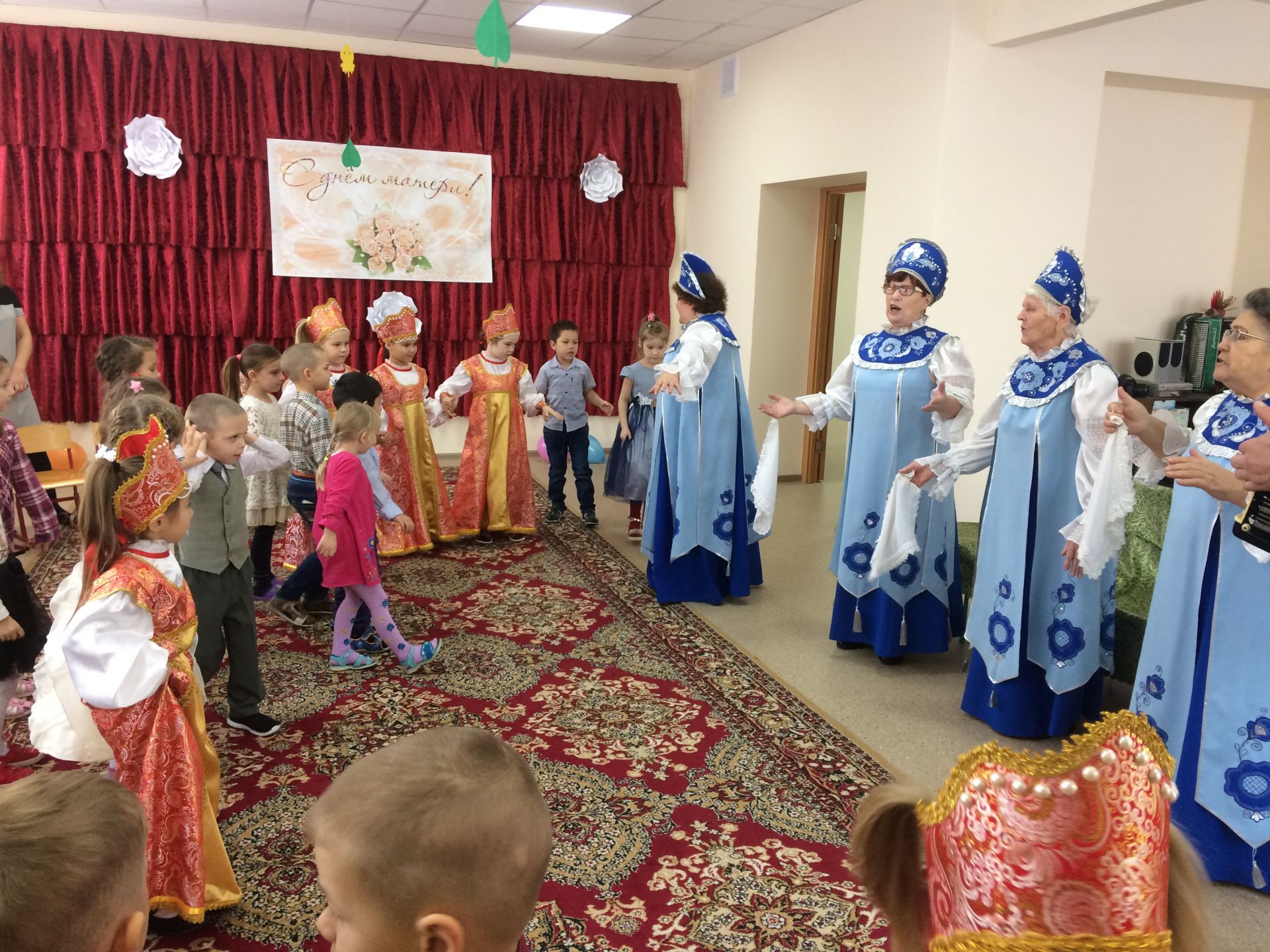 В Кулаево воспитанники детского сада сплясали с народным ансамблем