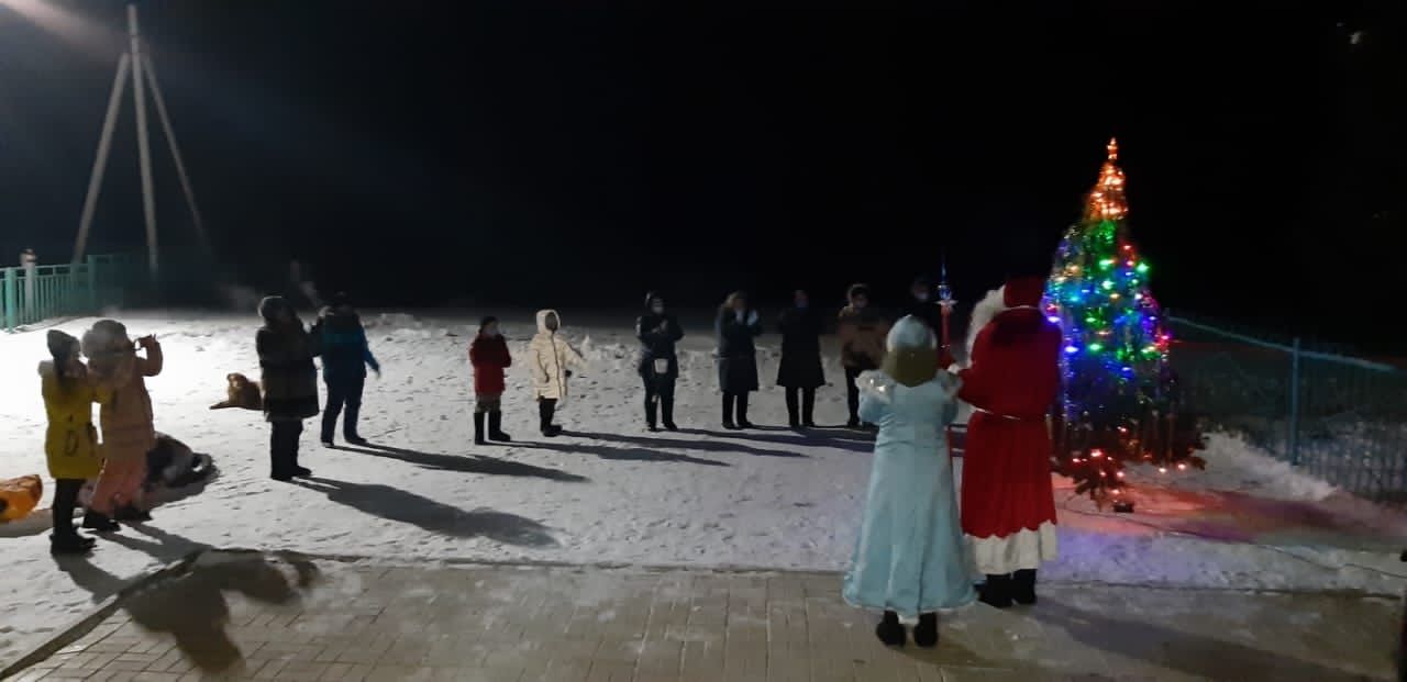 Во всех сельских поселениях прошло открытие елки