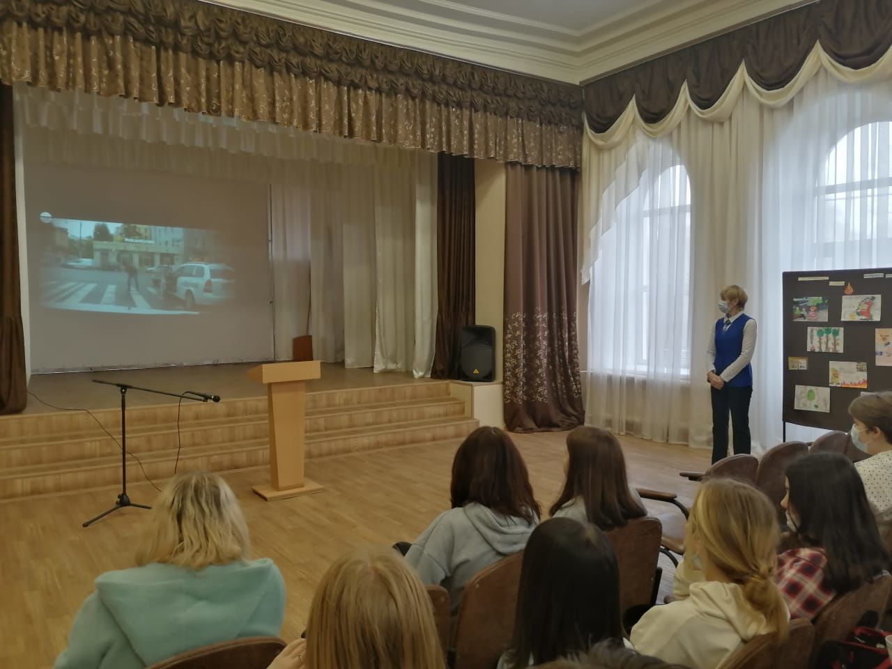 В преддверии Всемирного дня памяти жертв ДТП студентов Татарстана призвали к безопасному поведению на дорогах