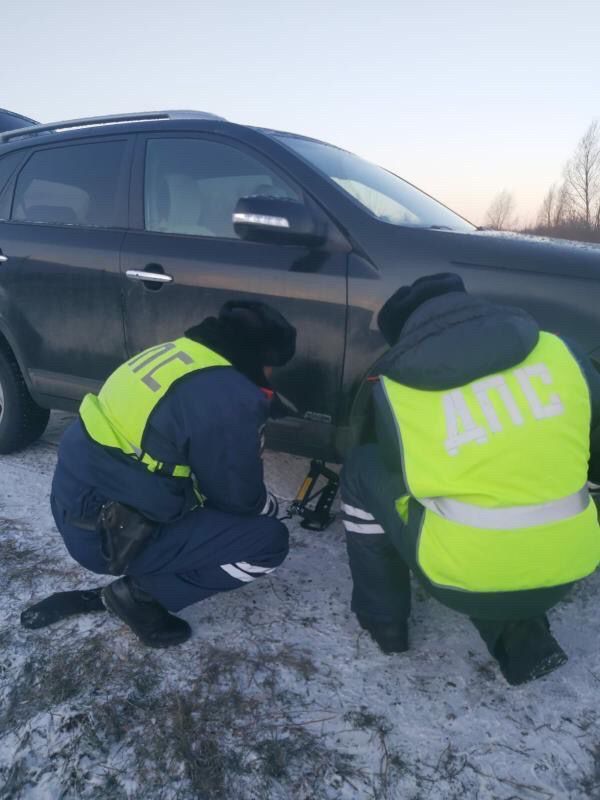 Автоинспекторы Татарстана помогли женщине устранить неисправность автомобиля