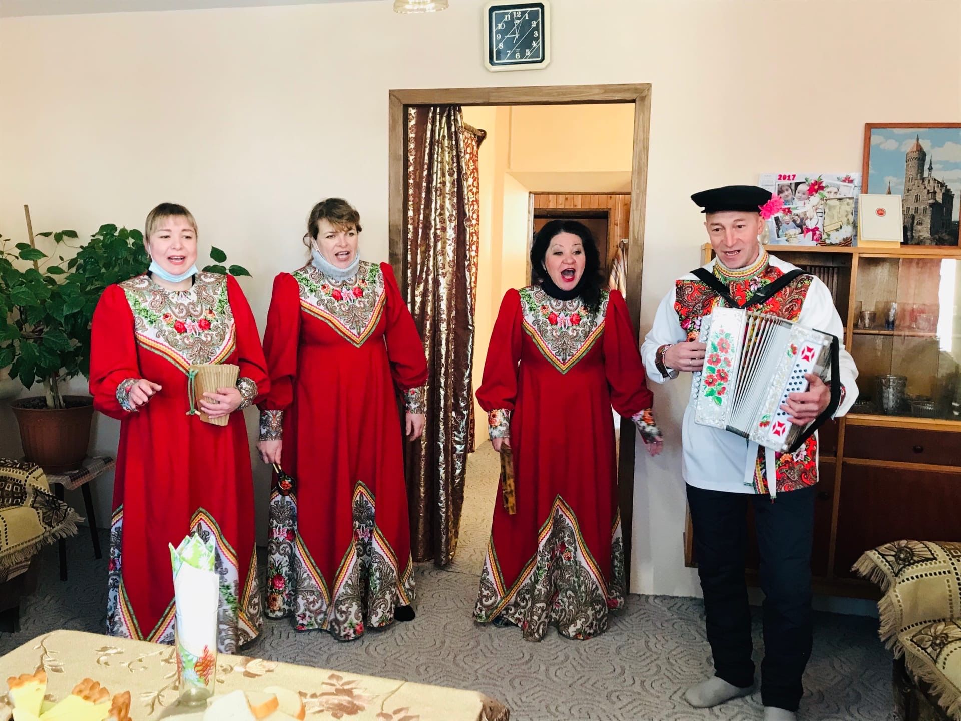 Николай Михайлов беренче чакырылышта ук фронтка барырга теләк белдерә