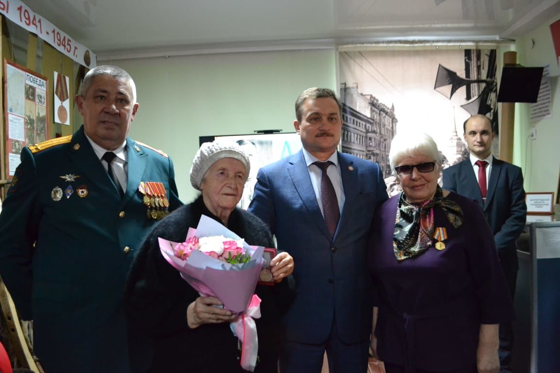В Татарстане сестре фронтовика вернули утерянную 70 лет назад медаль её брата