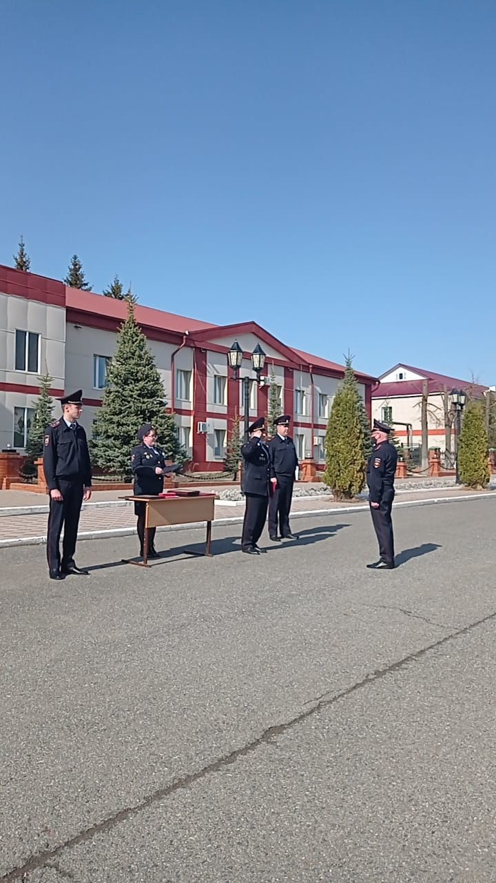 В Пестрецах прошел строевой смотр сотрудников РОВД