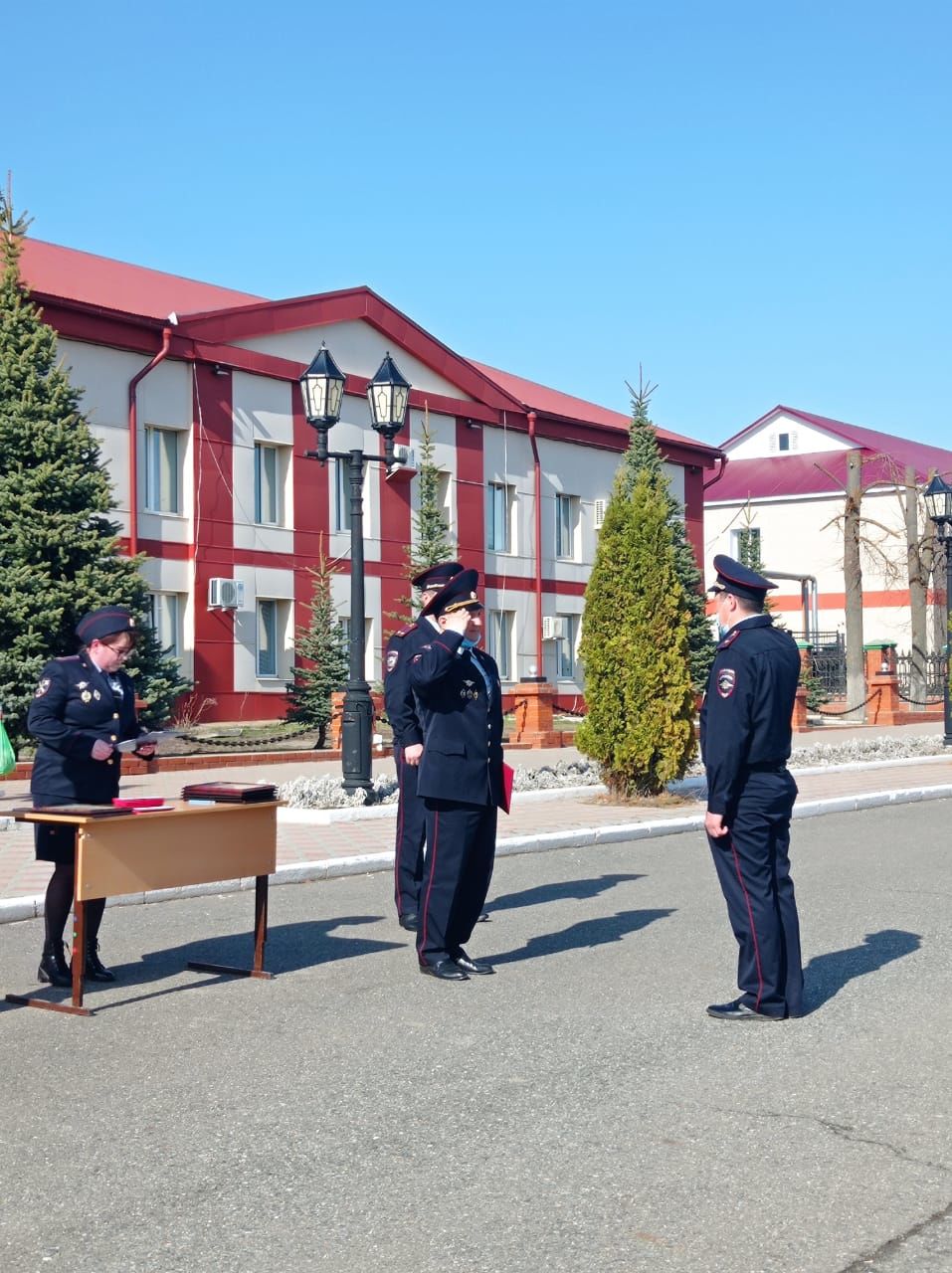 В Пестрецах прошел строевой смотр сотрудников РОВД