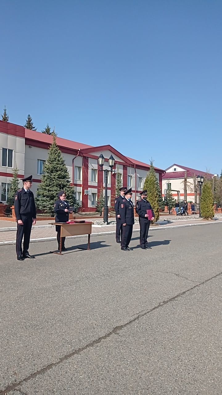 В Пестрецах прошел строевой смотр сотрудников РОВД