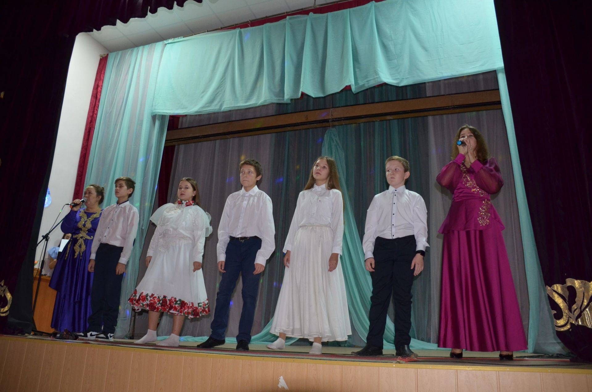 В селе Кряш-Серда устроили благотворительный концерт в помощь мобилизованным землякам