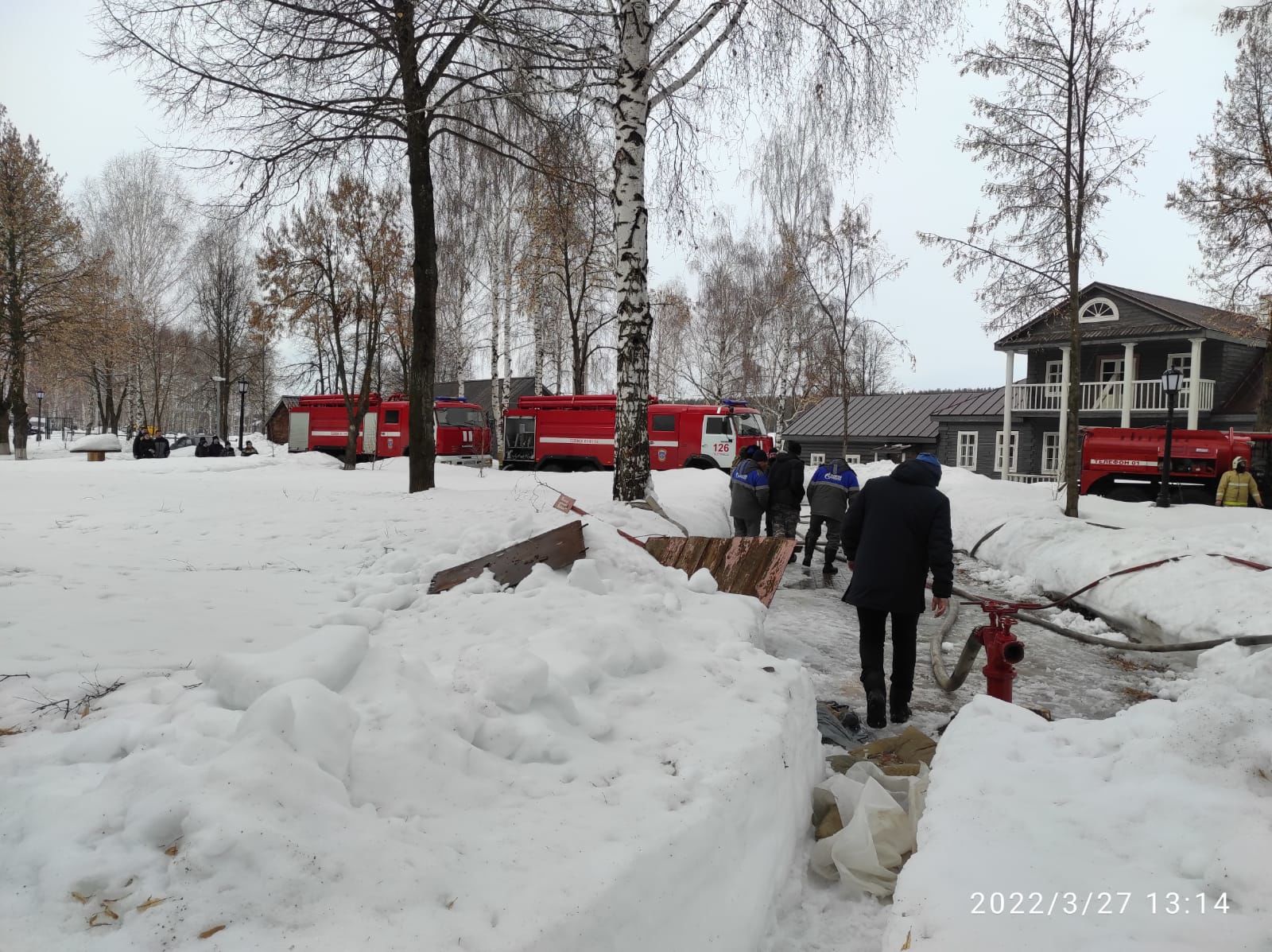 В Ленино-Кокушкино загорелся флигель музея