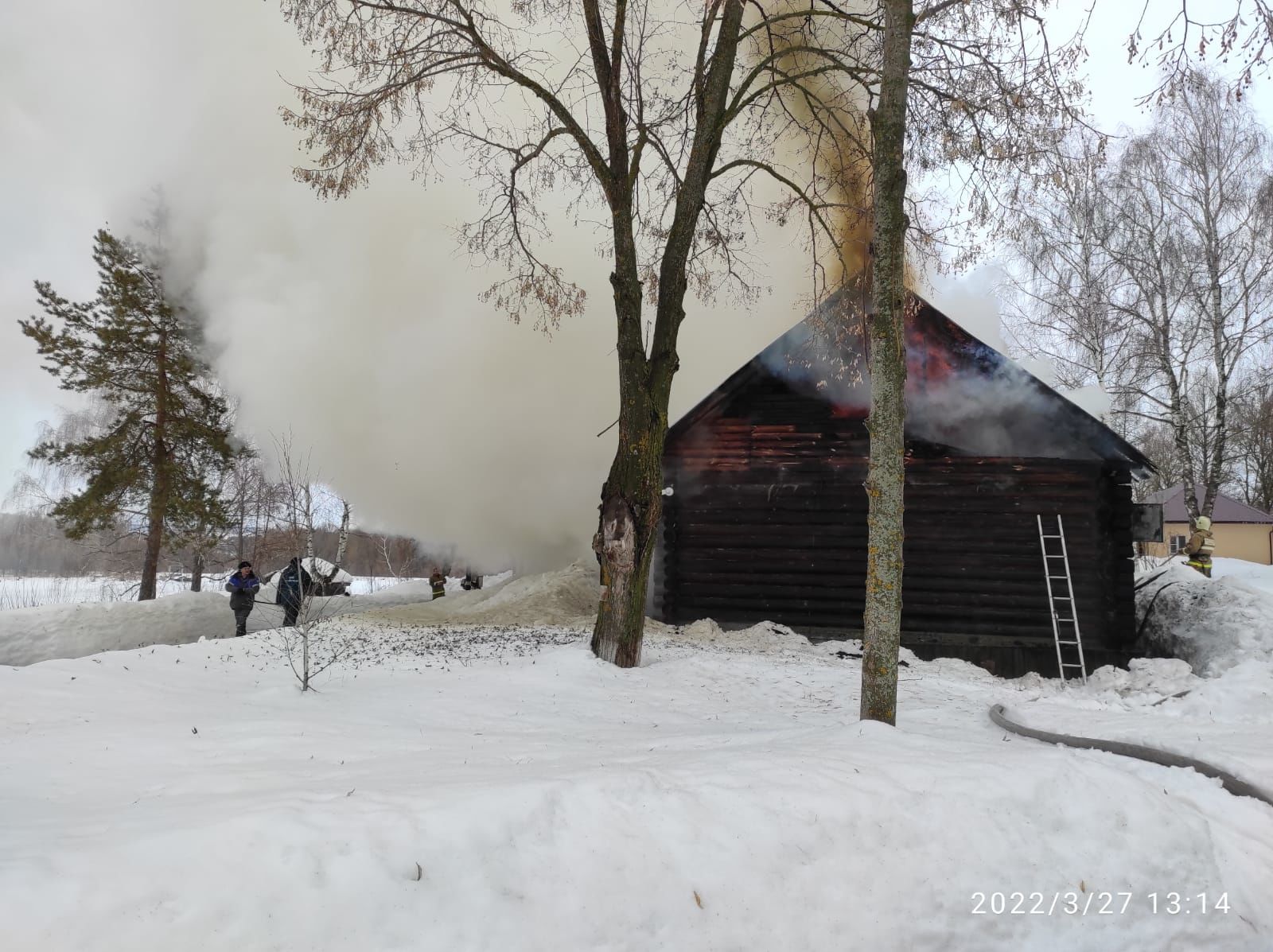 В Ленино-Кокушкино загорелся флигель музея