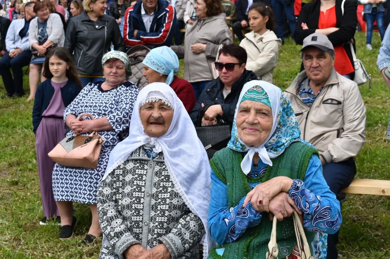 В Ленино-Кокушкино на живописном берегу реки Ушня прошёл Сабантуй