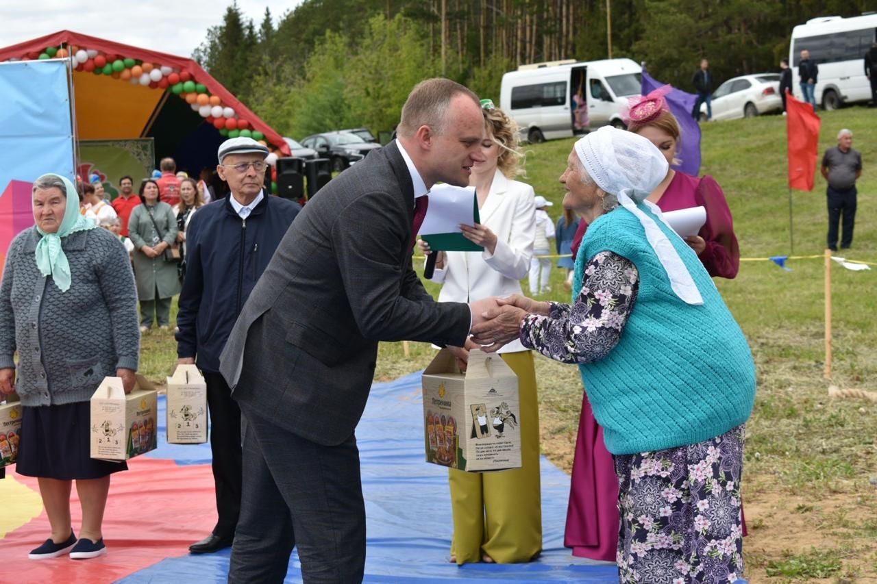 В Ленино-Кокушкино на живописном берегу реки Ушня прошёл Сабантуй