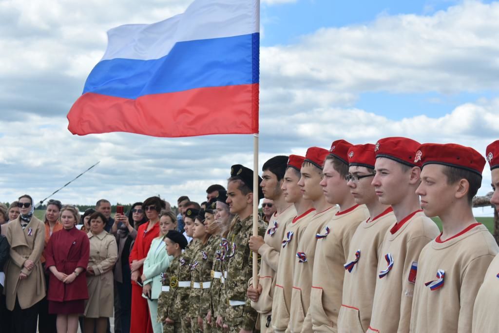 В Пестречинском районе подняли флаг в честь Дня России