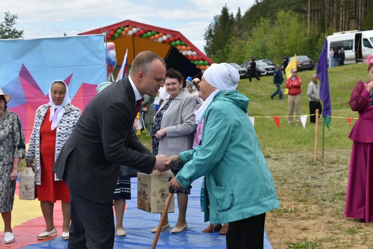 В Ленино-Кокушкино на живописном берегу реки Ушня прошёл Сабантуй