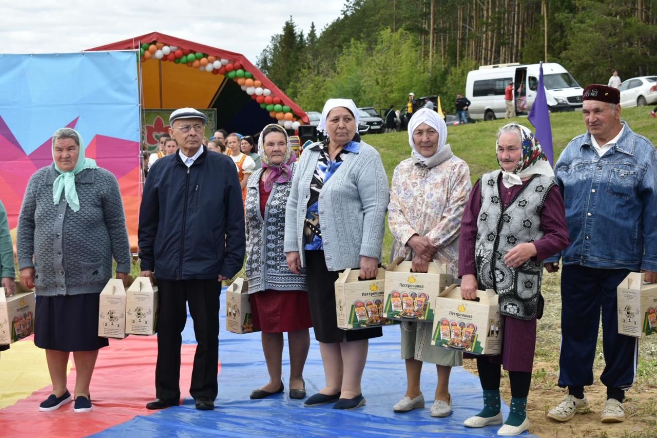 В Ленино-Кокушкино на живописном берегу реки Ушня прошёл Сабантуй