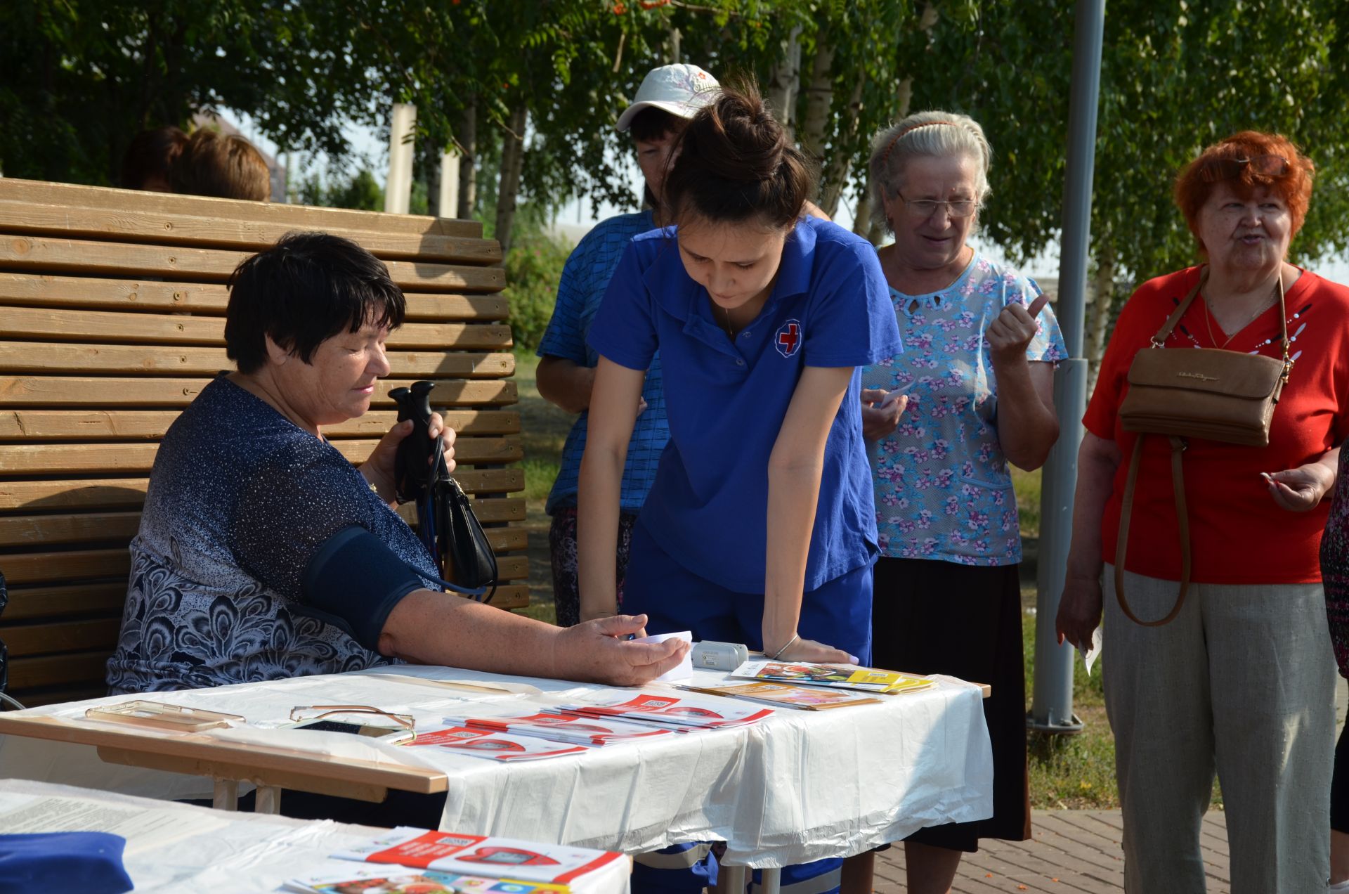 В парке «Дуслык» села Пестрецы устроили «День здоровья» для жителей 55+