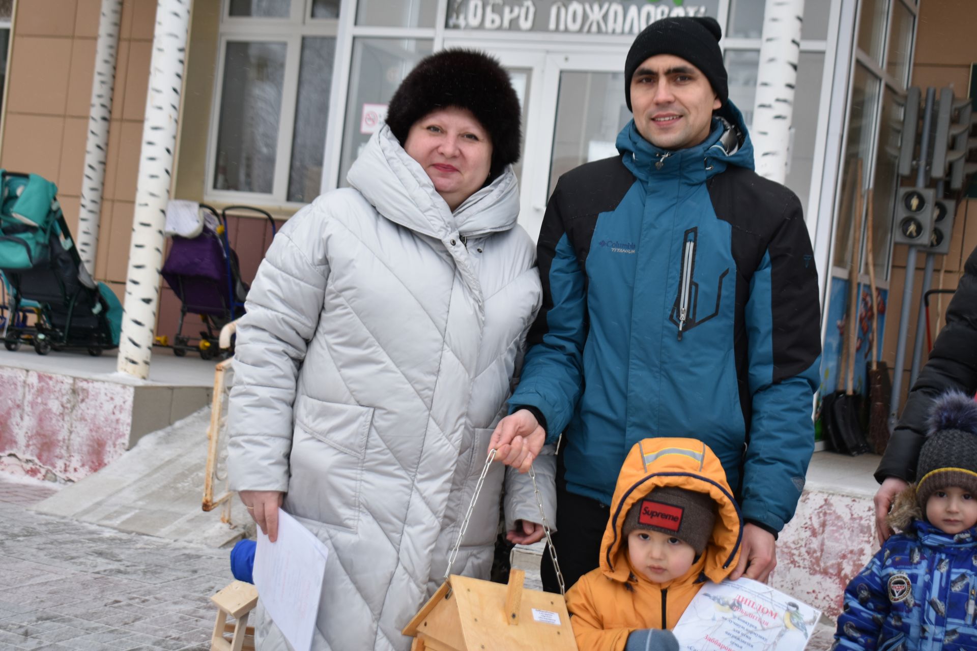 Во дворе пестречинского детского сада «Каенкай» повесили кормушки для птиц