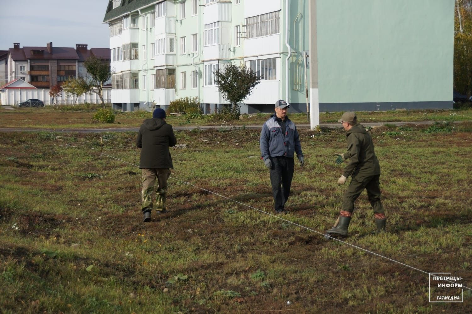 В Пестрецах посадили около 500 деревьев