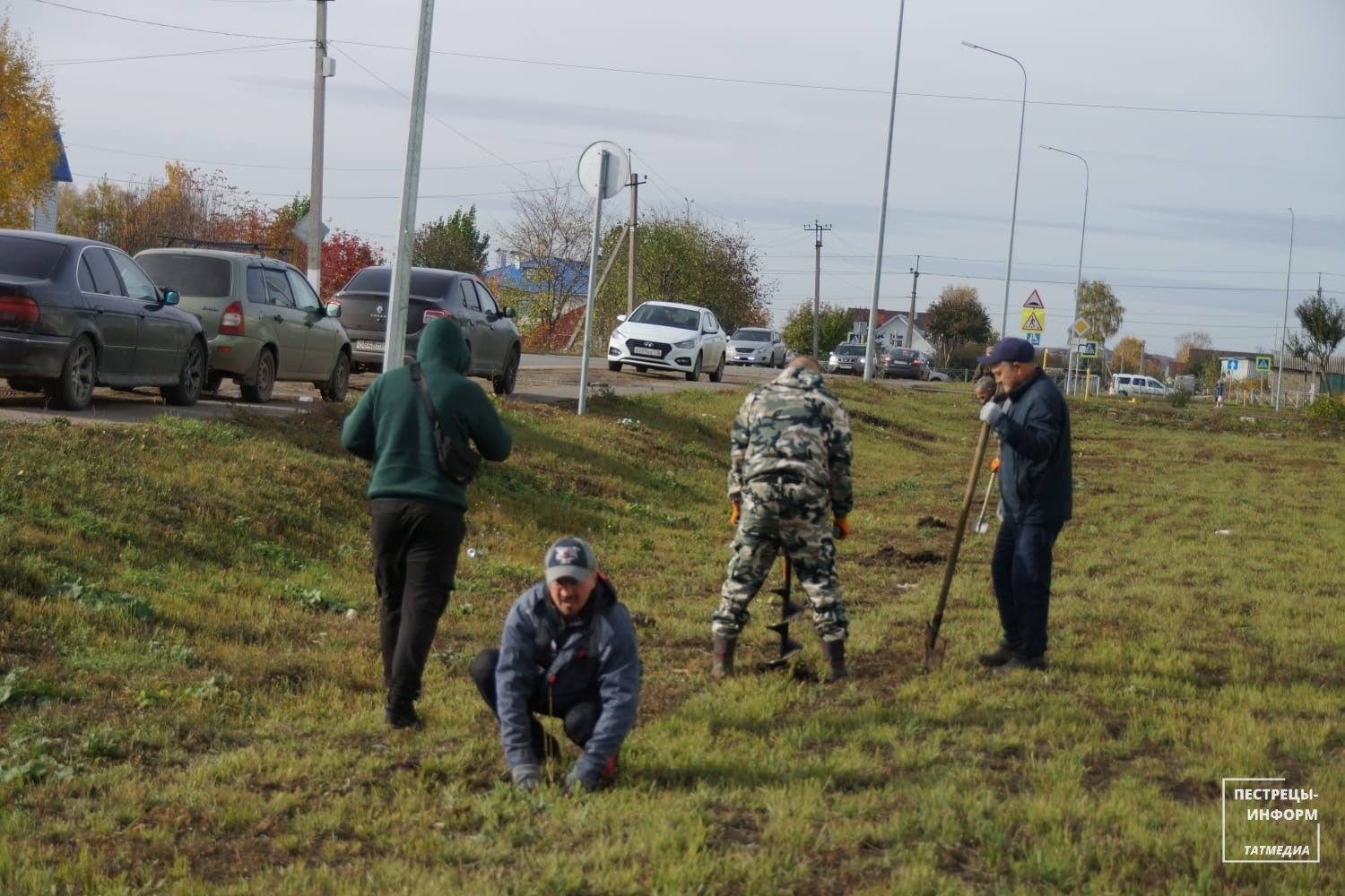 В Пестрецах посадили около 500 деревьев