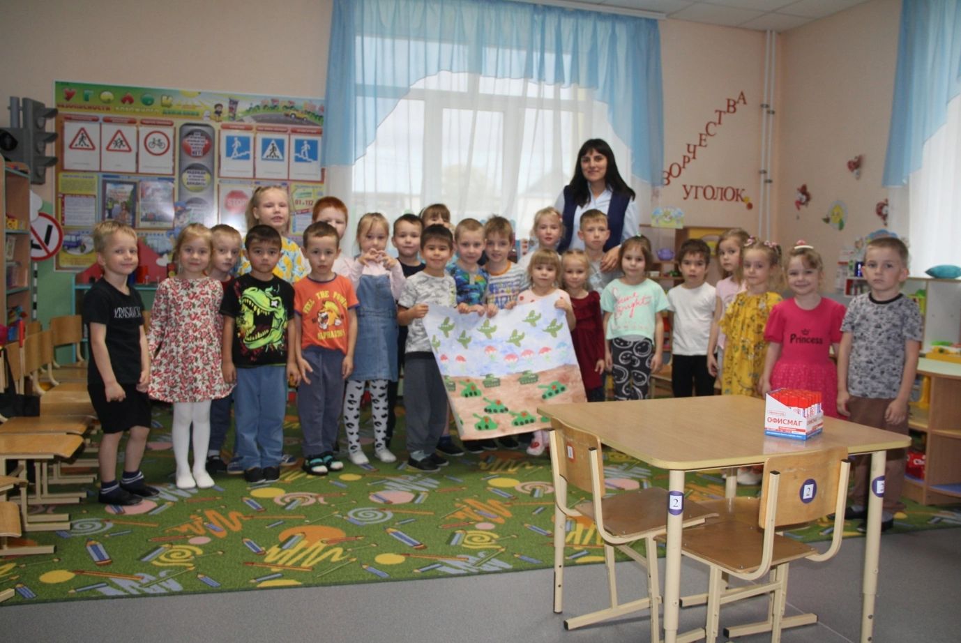 Пестречинские дети нарисовали рисунки бойцам СВО