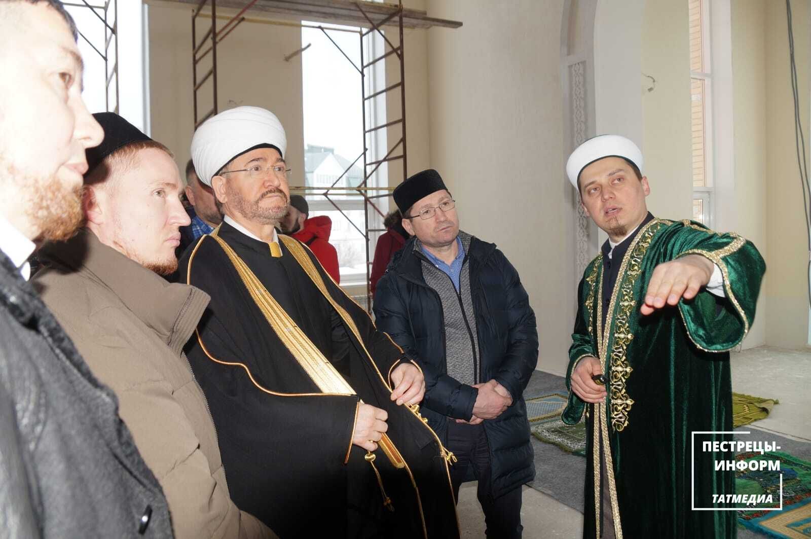 Председатель ДУМ РФ Равиль хазрат Гайнутдин посетил мечеть в селе Пестрецы