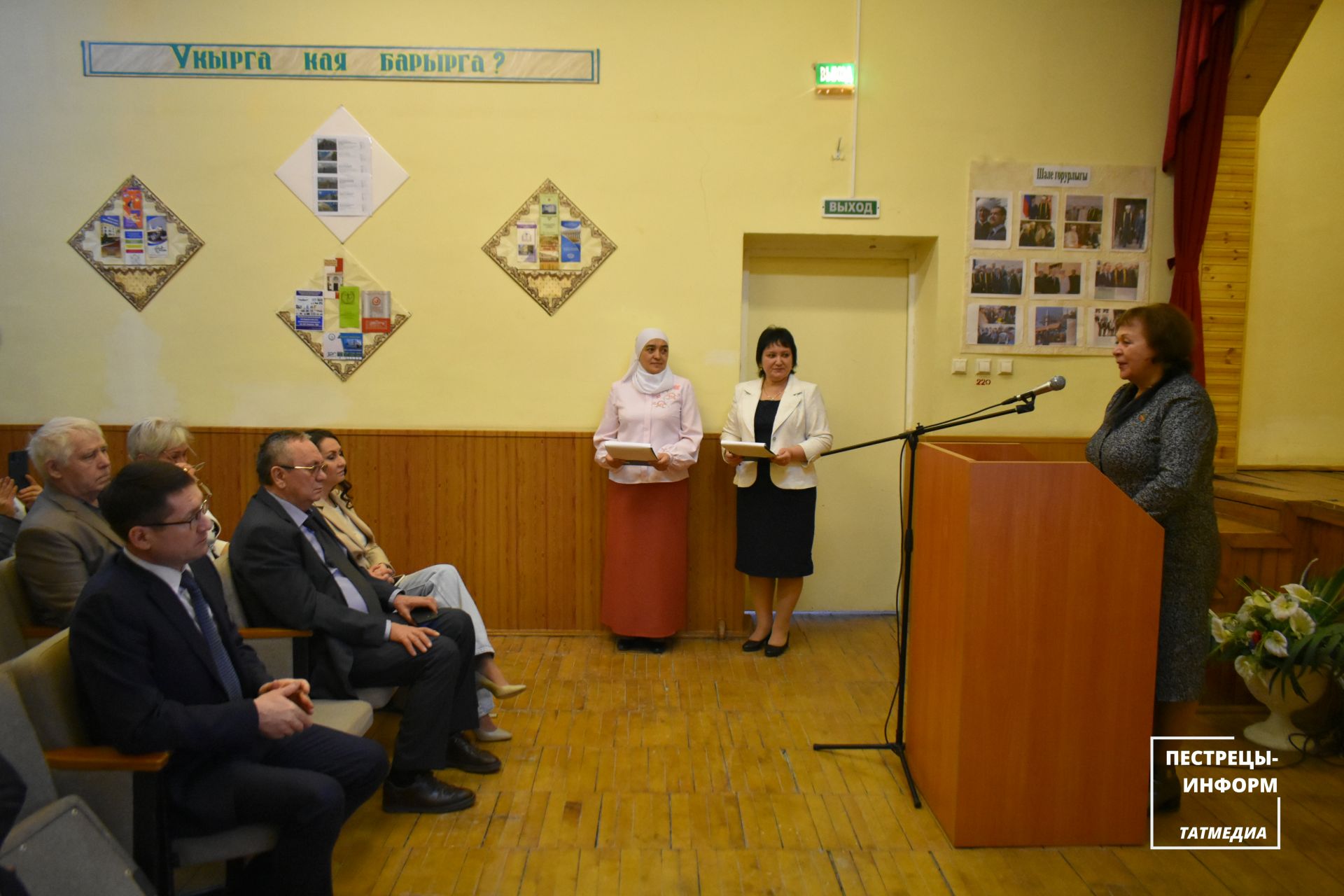 В селе Шали открыли мемориальную доску в память бывшего директора школы