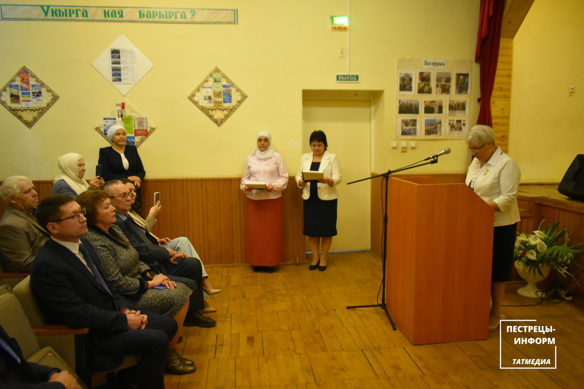 В селе Шали открыли мемориальную доску в память бывшего директора школы
