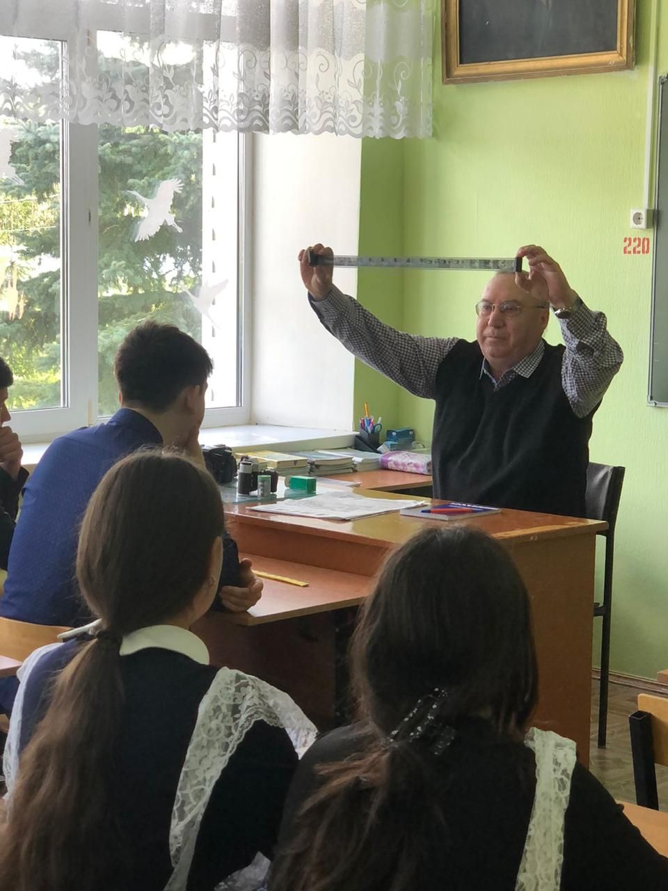 Ученики Конской школы встретились с опытным фотокорреспондентом района