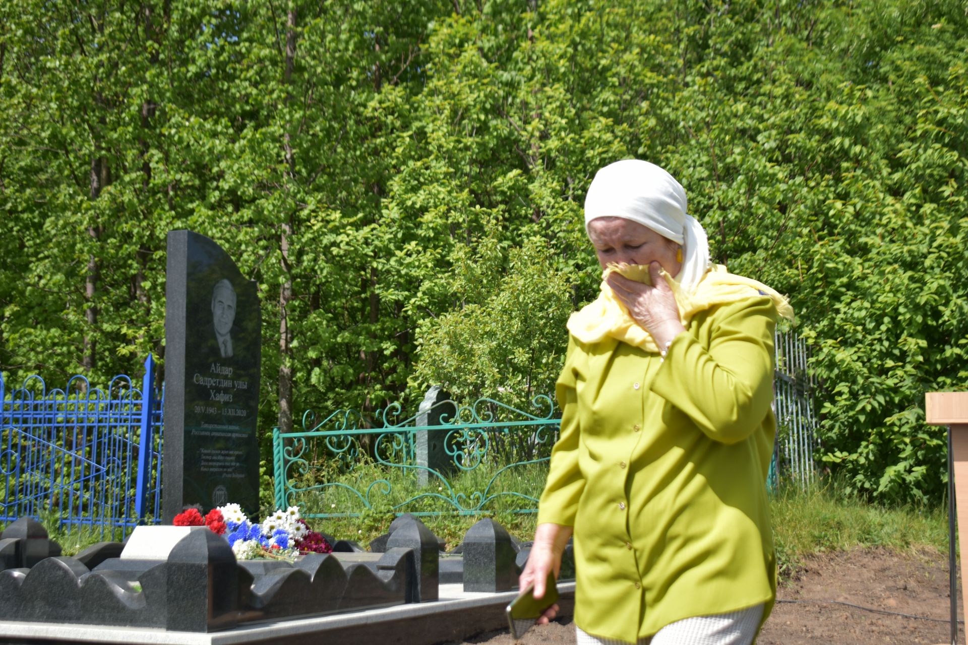 В селе Конь на могиле Айдара Хафизова установили памятник