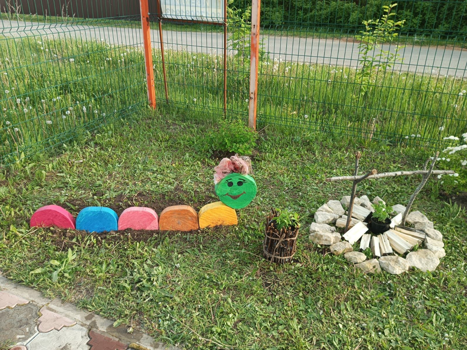 В Осиновском креативно украсили территорию детского сада