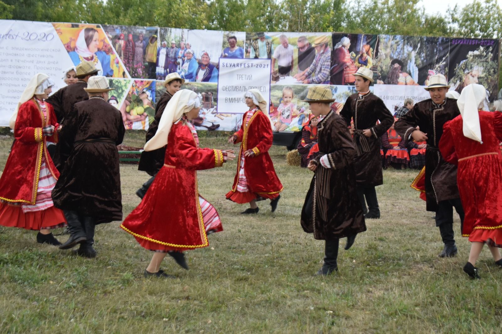 В Пестречинский район приехали 14 кряшенских фольклорных ансамблей