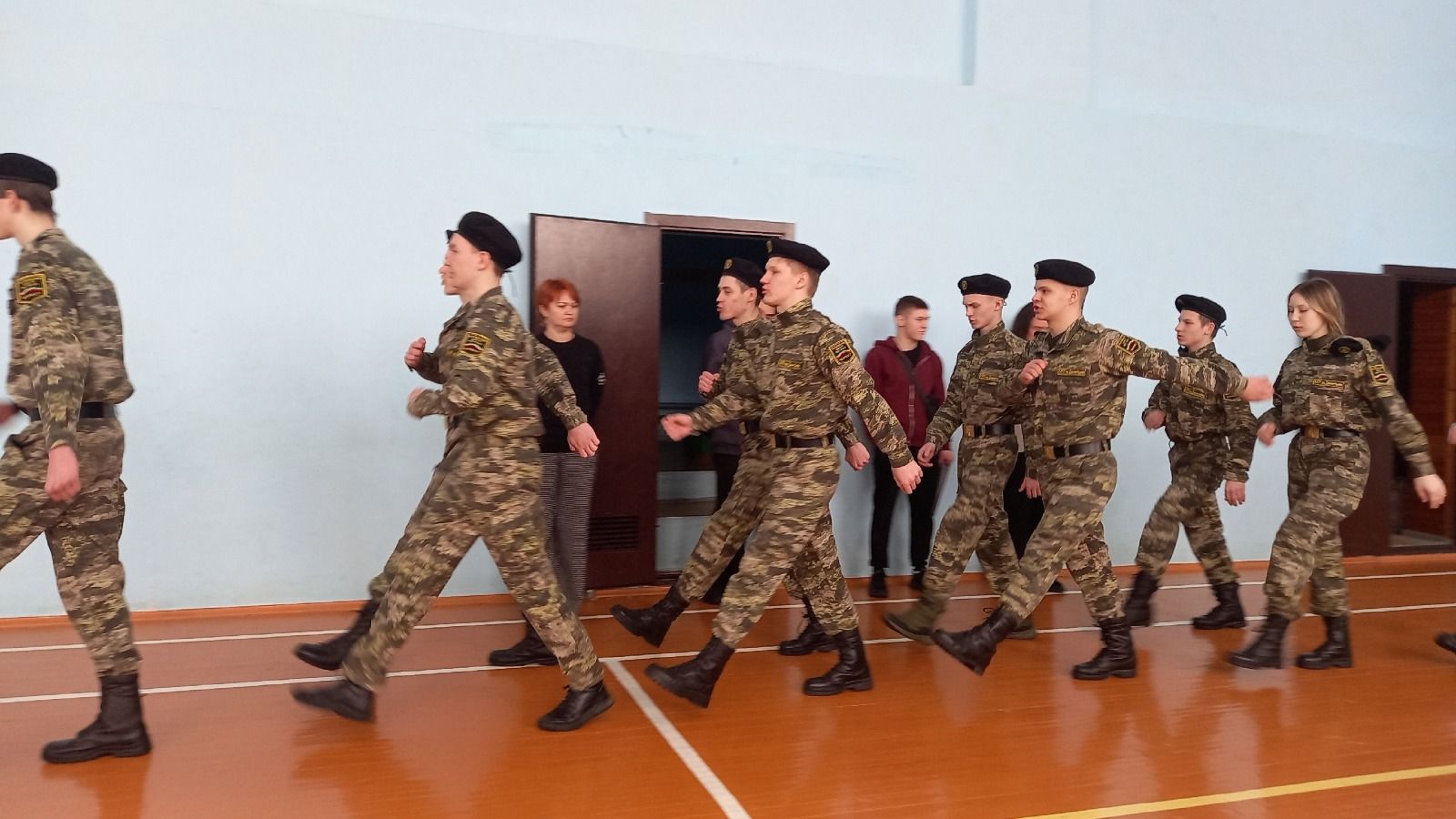 В Ленино-Кокушкино среди студентов провели спартакиаду