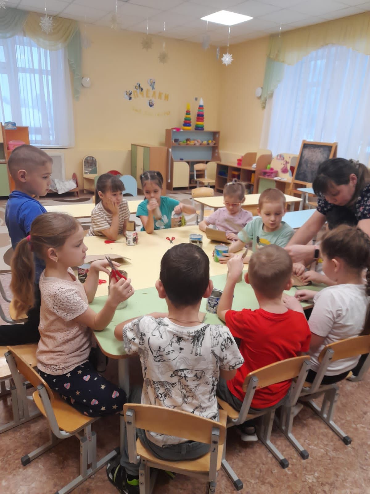 Пестречинские детсадовцы делают окопные свечи