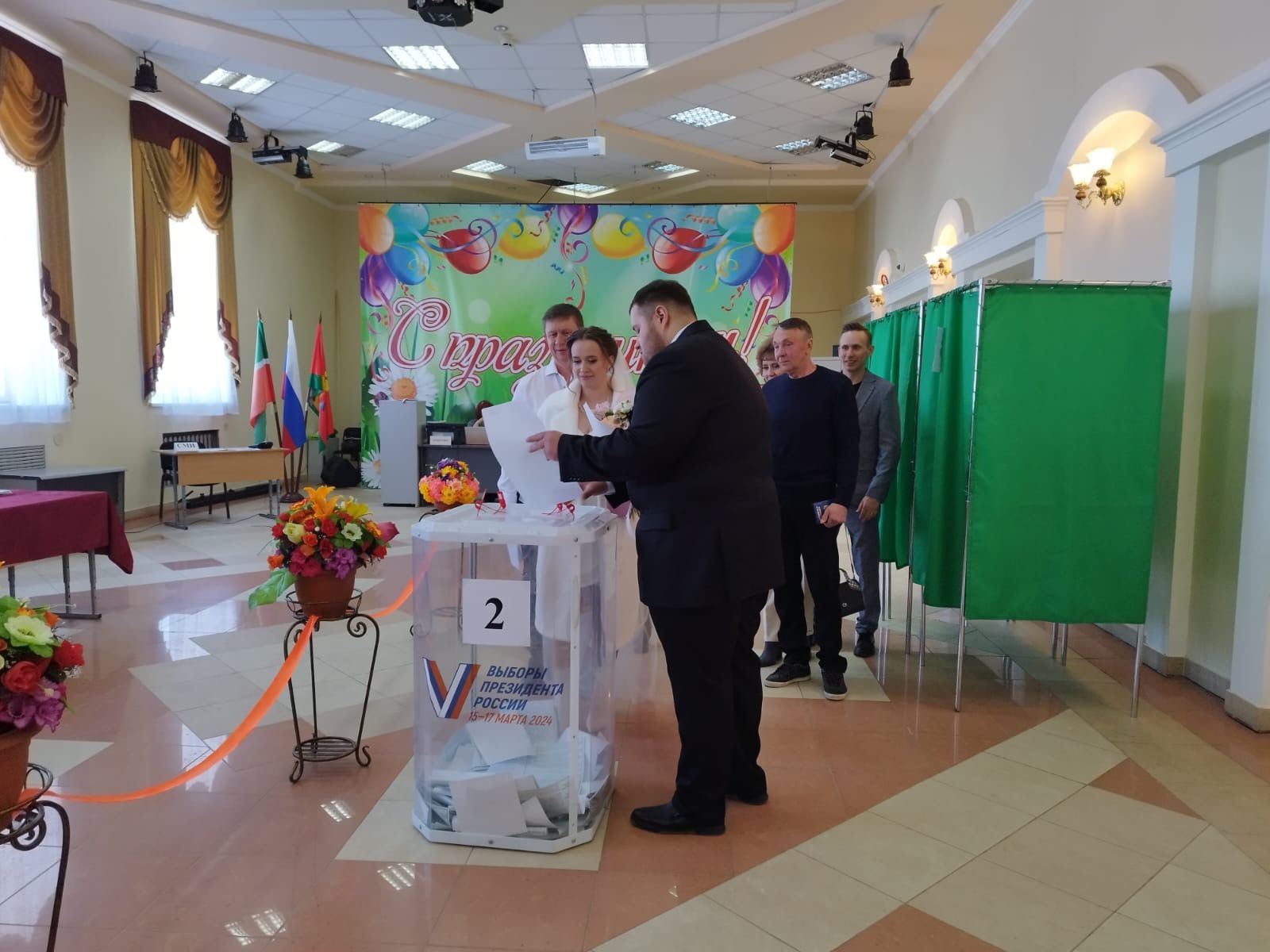 Пестречинские молодожены в день свадьбы пришли на выборы