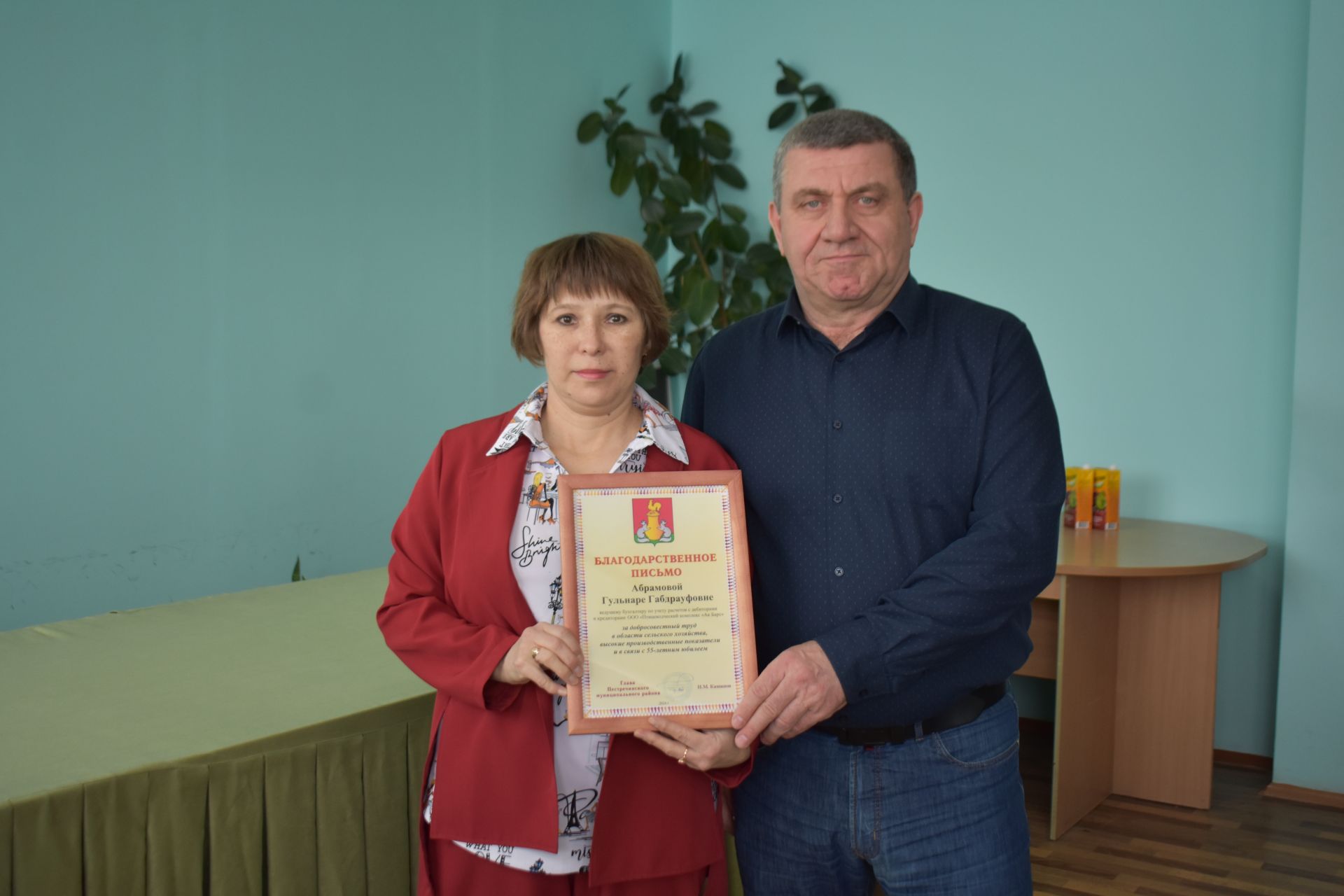 В Ленино-Кокушкино наградили лучших работников птицефабрики и юбиляров