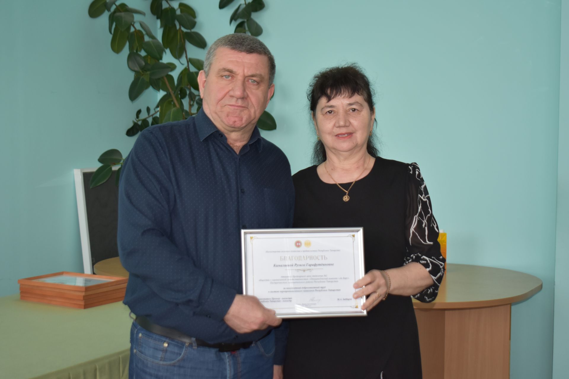 В Ленино-Кокушкино наградили лучших работников птицефабрики и юбиляров